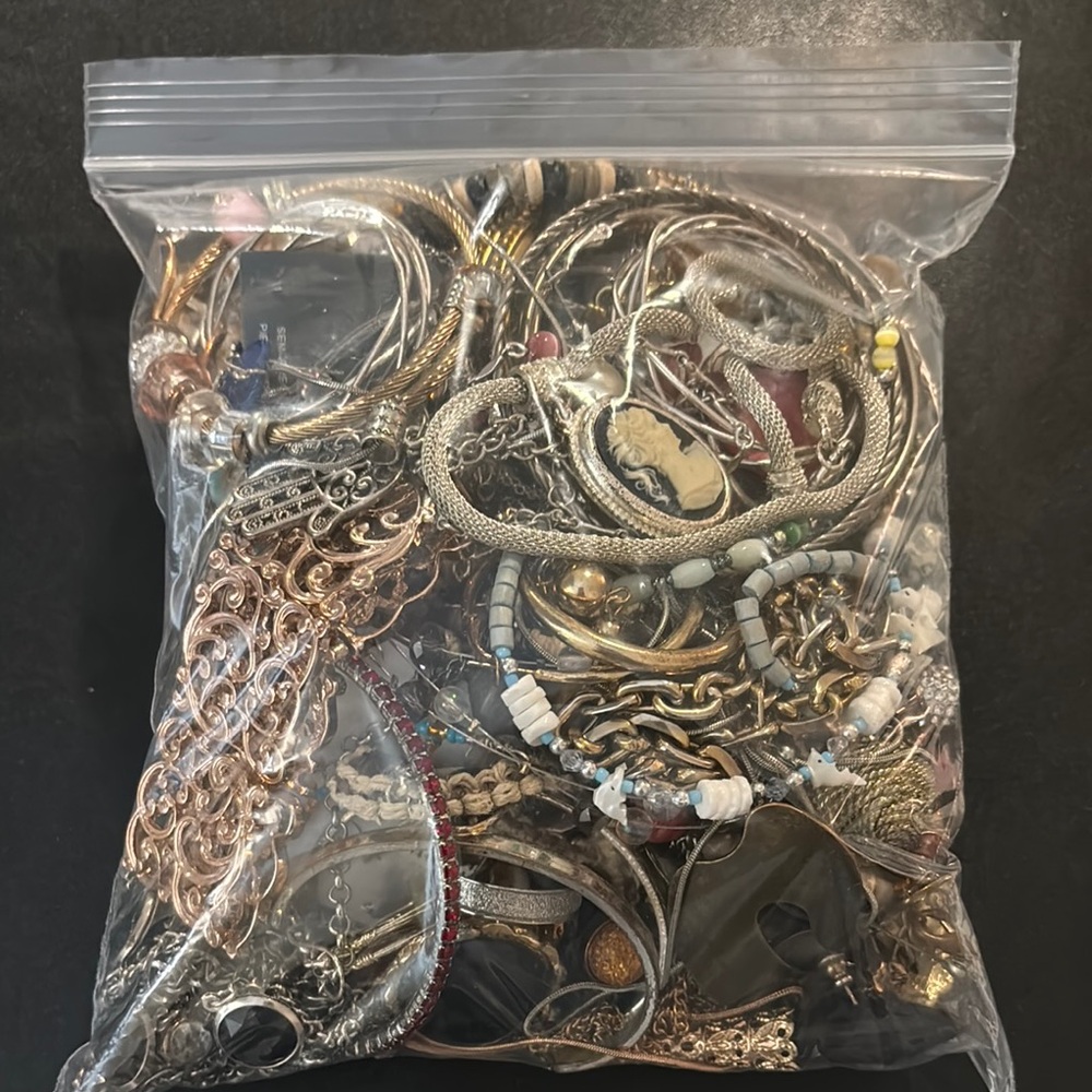 mixed metals , vintage & y2k jewelry bag